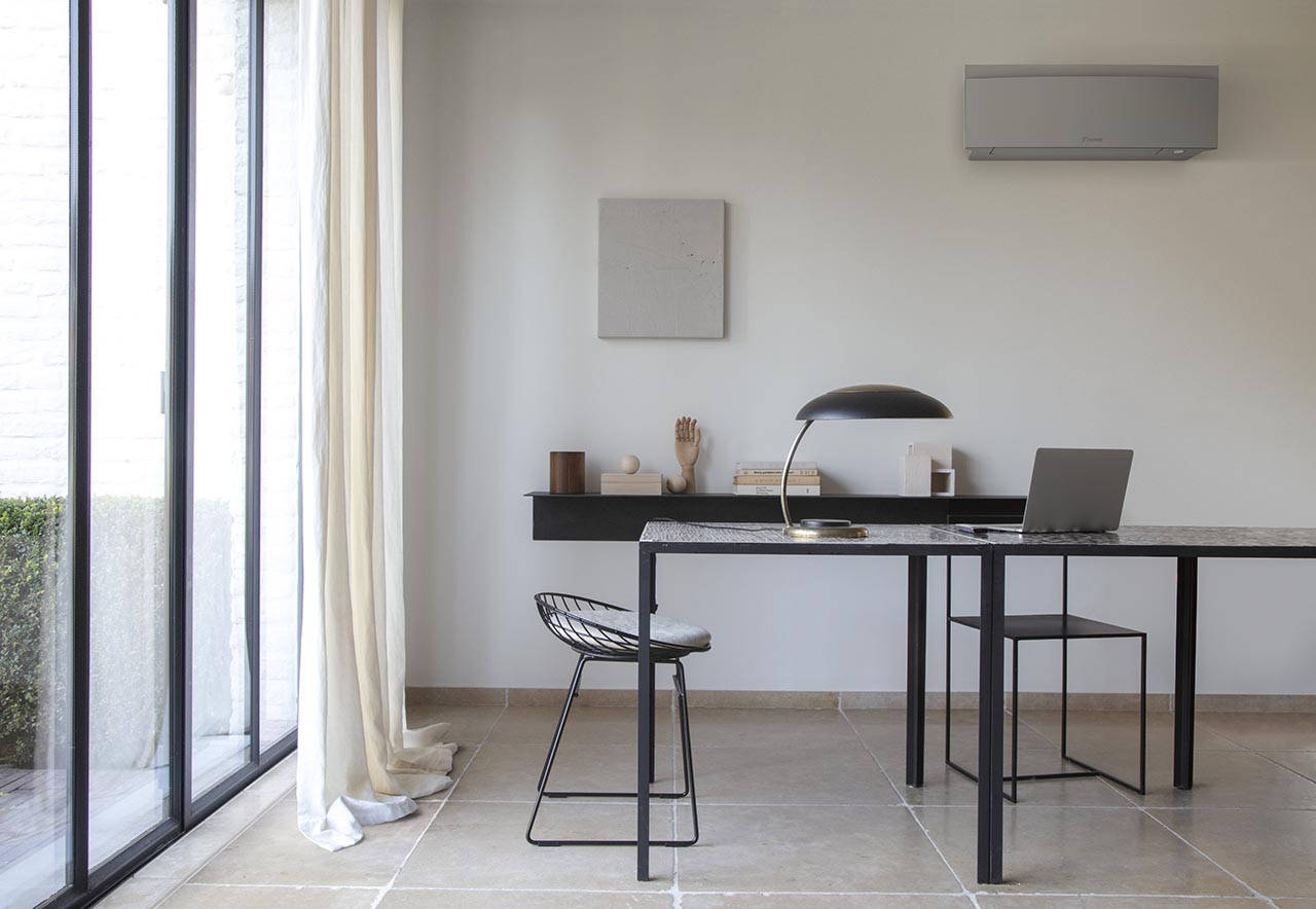 Daikin Emura zilver