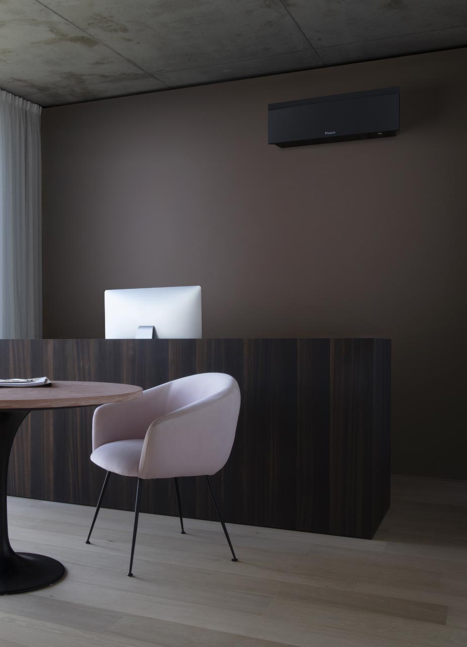 Daikin Emura mat zwart